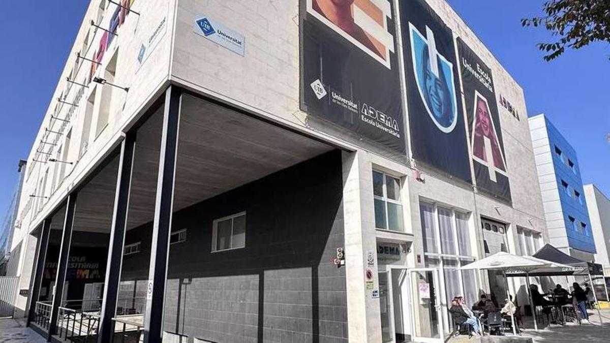 foto de la escuela universitaria adema